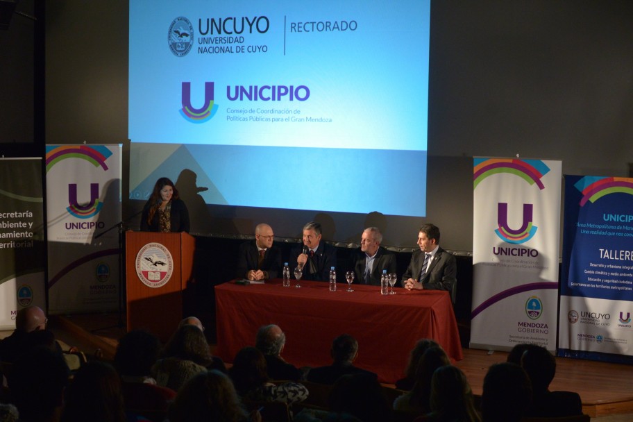 imagen Debatieron sobre el desarrollo y urbanismo integral del área Metropolitana de Mendoza
