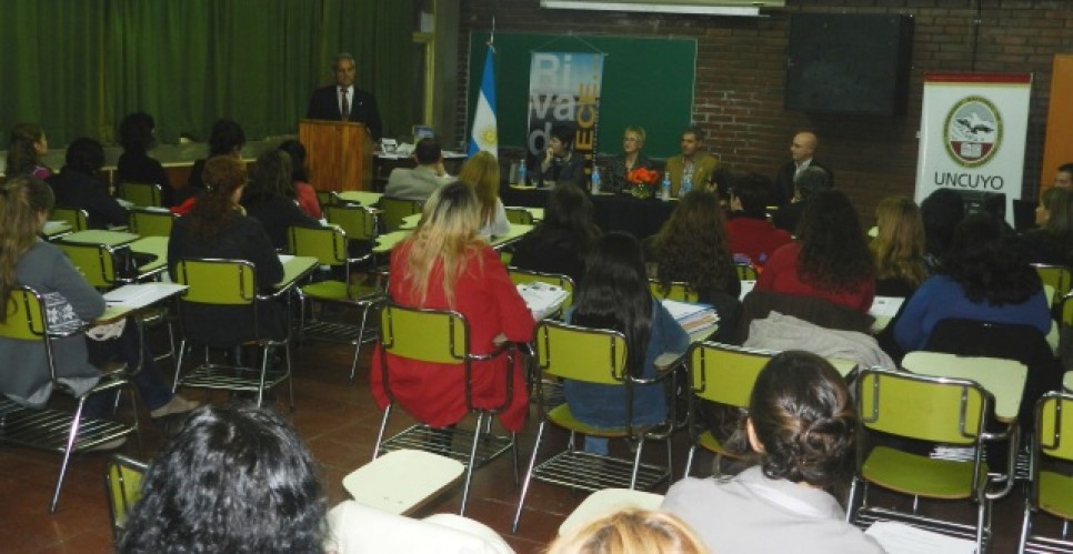 imagen La UNCuyo lanzó el Ciclo de "Licenciatura en Literatura Infantil y Juvenil" en Rivadavia