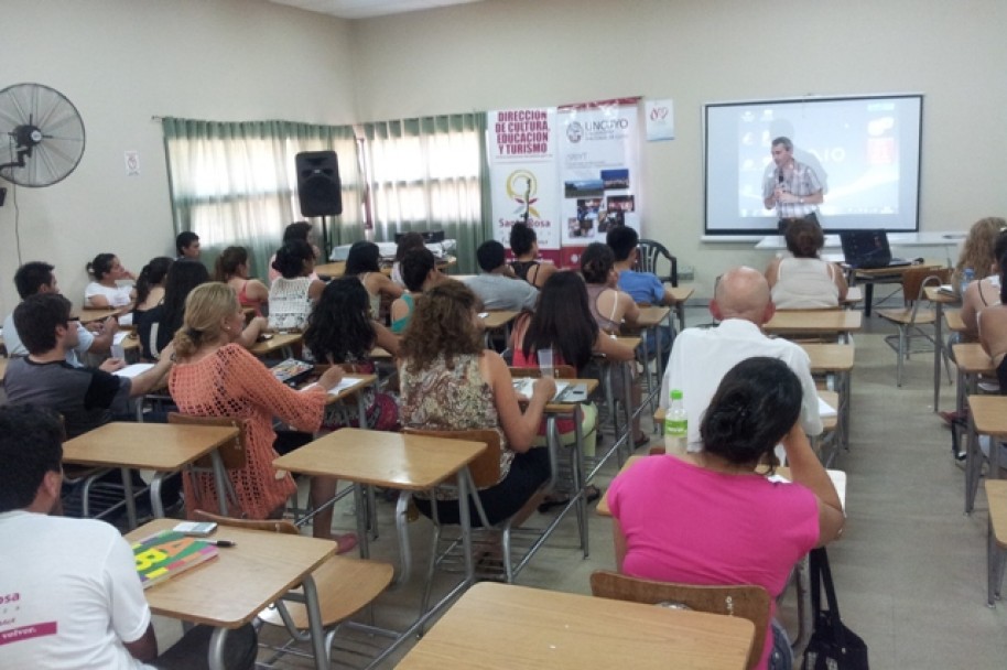 imagen Marcelo Ripari dictó el curso: "Comunicación Radiofónica" en Santa Rosa