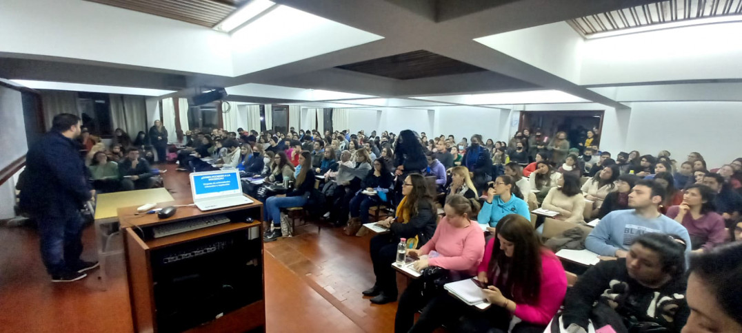 imagen Finalizó la Charla "Carpeta de Antecedentes e ingreso a la docencia"