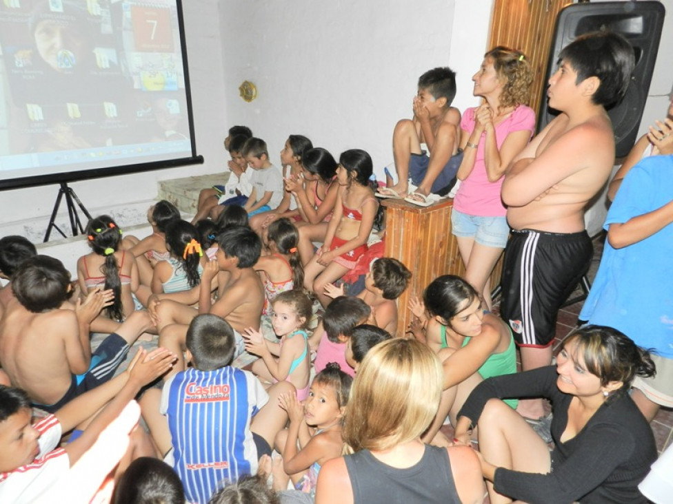 imagen "Expresando el mundo" se presentó en el Algarrobal, Las Heras