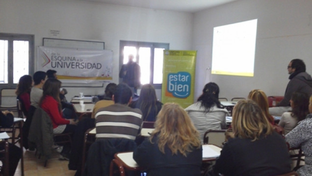 imagen Reunión de promotores del Programa de la Esquina a la Universidad en San Martín