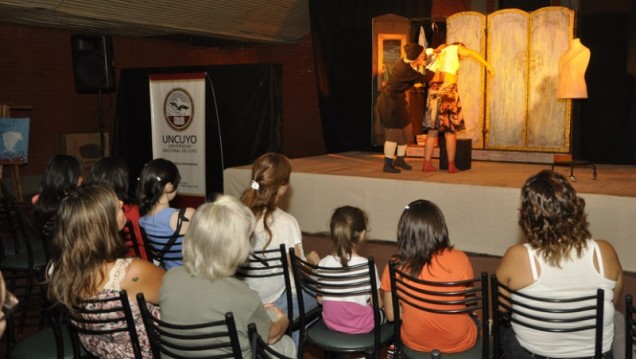 imagen Llega la obra de teatro "LA ROPA DEL ALMA: una pequeña luz de los años oscuros" a Rivadavia