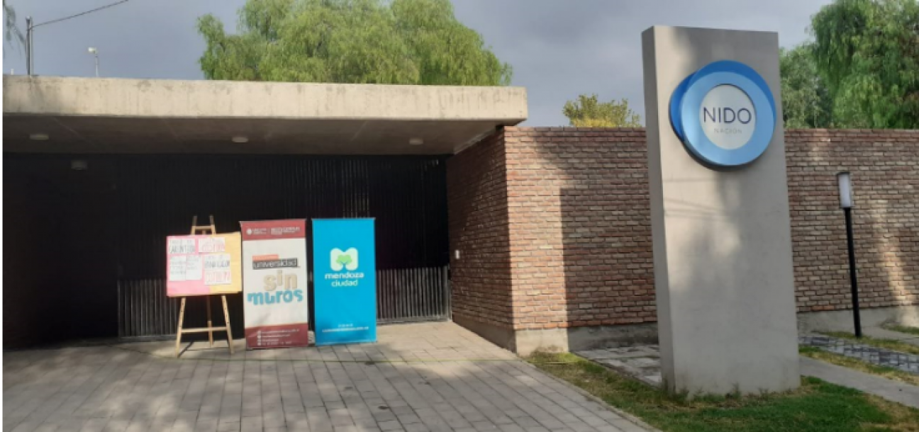 imagen ¿De qué se trata el programa "Universidad sin Muros"?