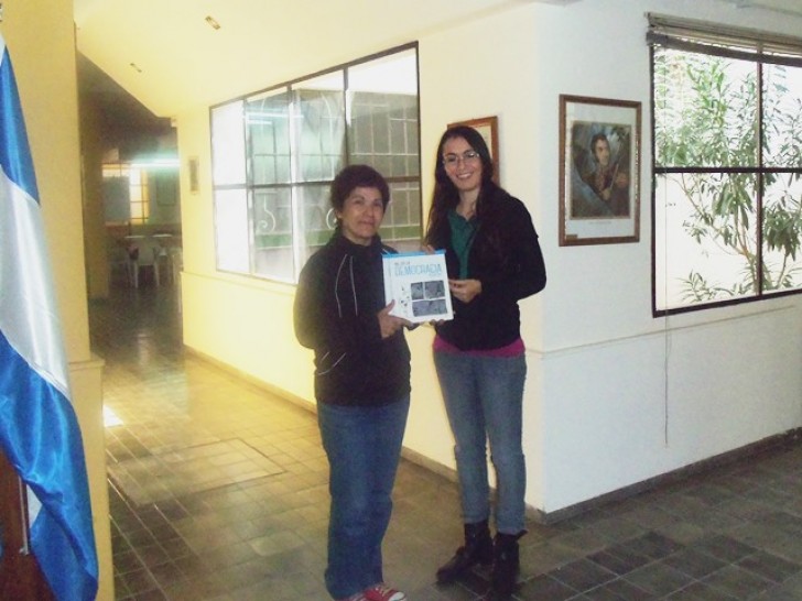 imagen Ejemplares de la revista "Mejor en Democracia 1983-2013" fueron entregados en Junín