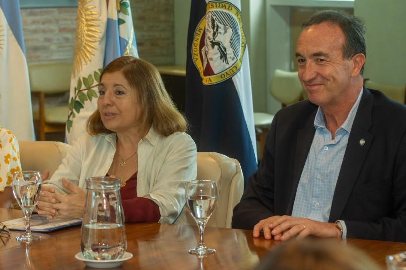 imagen La embajadora de Ecuador visitó la UNCUYO para fortalecer lazos