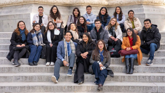 imagen La Fundación Carolina lanzó su convocatoria de becas 2026-2027 para estudiar posgrados en España