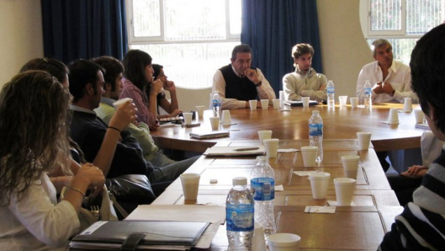 imagen Desayuno de trabajo con estudiantes, Programa Manuel Ugarte