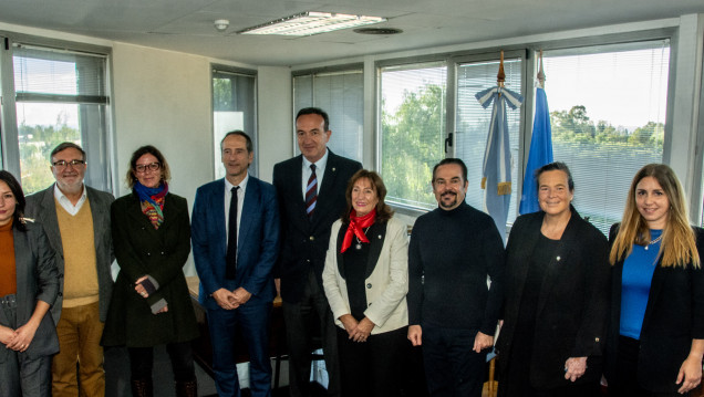 imagen La UNCUYO propuso al embajador de Francia la creación de un centro de investigación en bio y nanotecnología