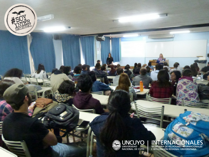 imagen Estudiantes extranjeros aprenden sobre Argentina en el curso "Soy Internacional"