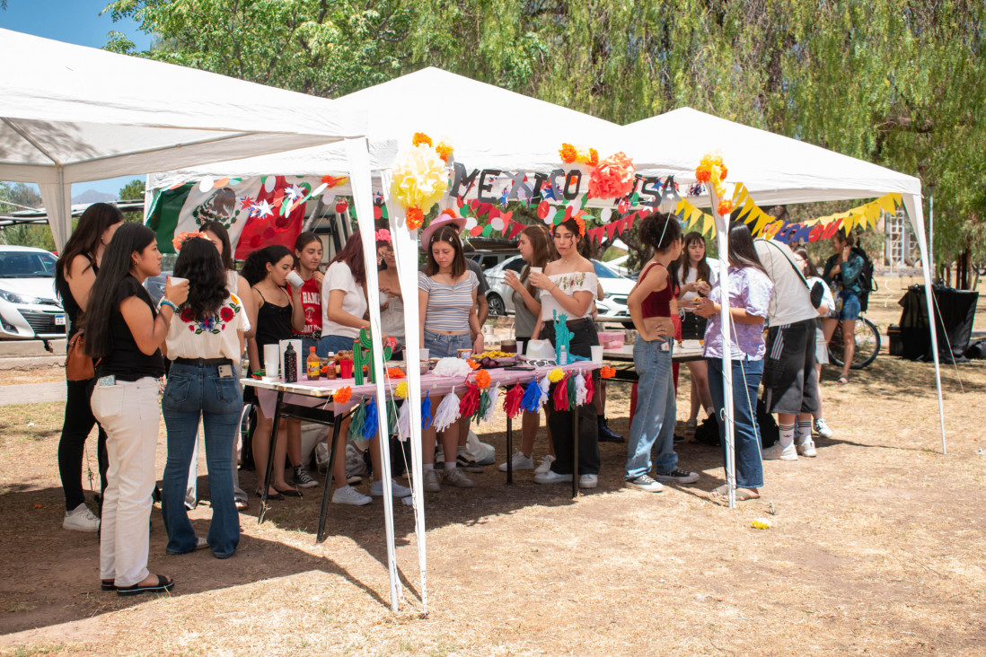 imagen Platos típicos, música y juegos en el clásico Festival Internacional de la UNCUYO