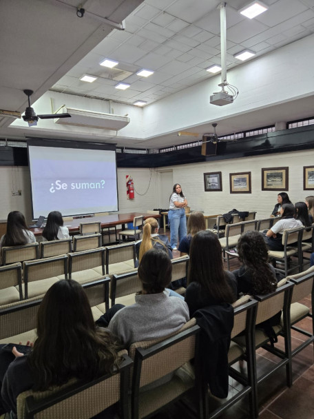 imagen Estudiantes de la orientación en Economía y Administración participaron de una jornada