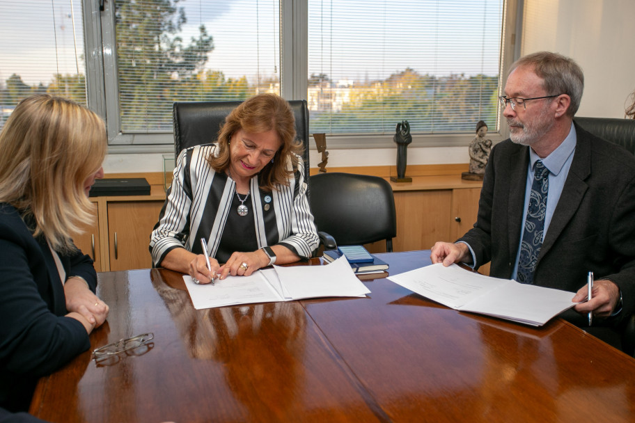 imagen Del encuentro también participó la vicegobernadora Hebe Casado (a la izquierda), ya que la comitiva avanza en una agenda de trabajo con el Gobierno provincial en relación a la actividad minera.