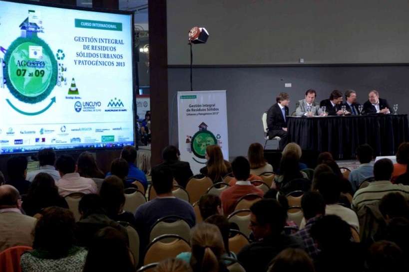 imagen Se realizó el Curso Internacional de Gestión Integral de Residuos Sólidos Urbanos y Patogénicos, GIRSUP – 2013