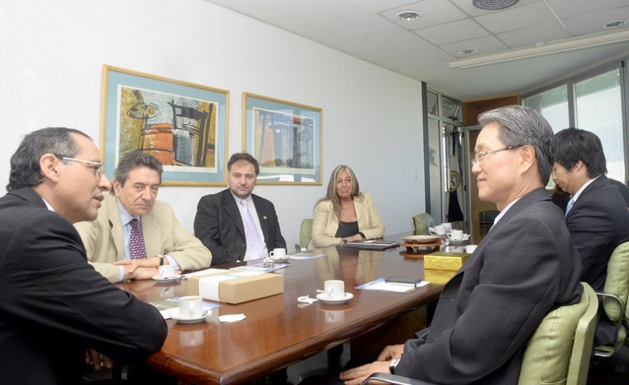 imagen Visita de embajador surcoreano abre camino a mayor vinculación con ese país