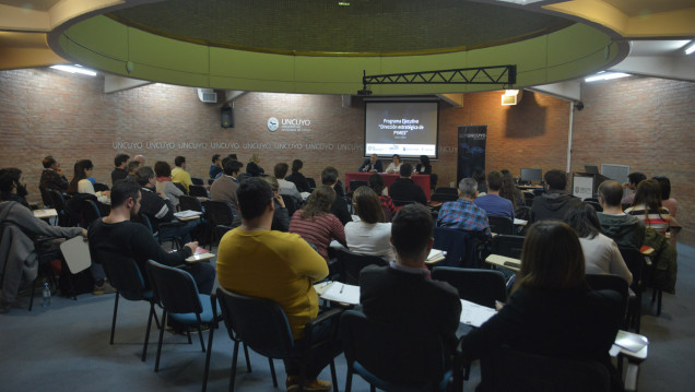 imagen Egresados UNCUYO comenzaron a capacitarse para el crecimiento de sus emprendimientos.