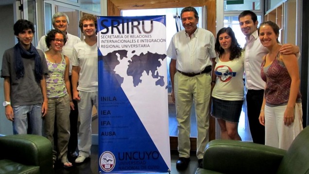 imagen Reunión con estudiantes seleccionados que viajarán a Brasil y Bolivia