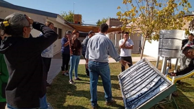 imagen Realizaron una capacitación sobre calefones y hornos solares en Godoy Cruz