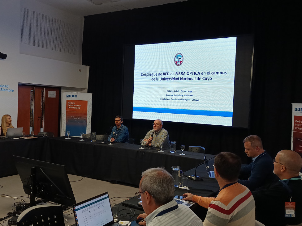 imagen El despliegue de Fibra óptica en el Campus UNCUYO: Tema en el RIUTEC 2025
