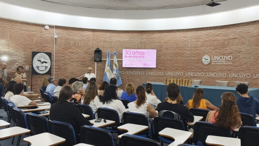 imagen que ilustra noticia Nuestra Secretaría celebró los 30 años de servicio en Administración Pública universitaria de uno de sus directores