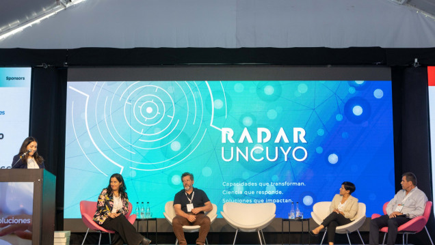 imagen Presentaron RADAR UNCUYO en el encuentro "Redes de Gobierno y Ciudades Inteligentes 2025"