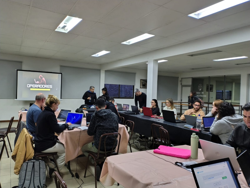 imagen La UNCUYO y SOETeM impulsan la alfabetización digital en el personal de obra del sector telecomunicaciones 