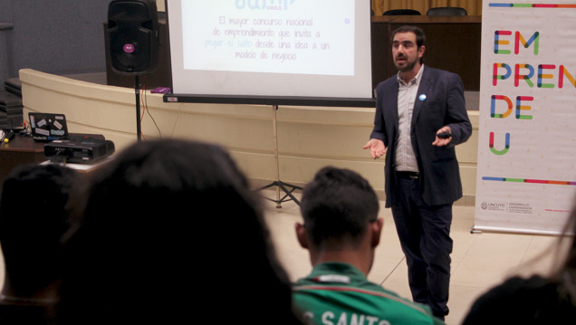imagen  En el marco del Concurso Emprende U – Jump Chile se realizó una charla informativa para estudiantes universitarios